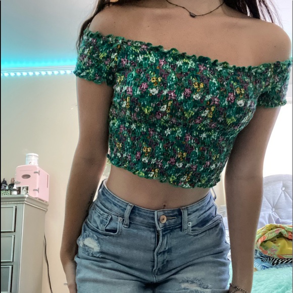 H&M crop top! - Picture 2 of 4